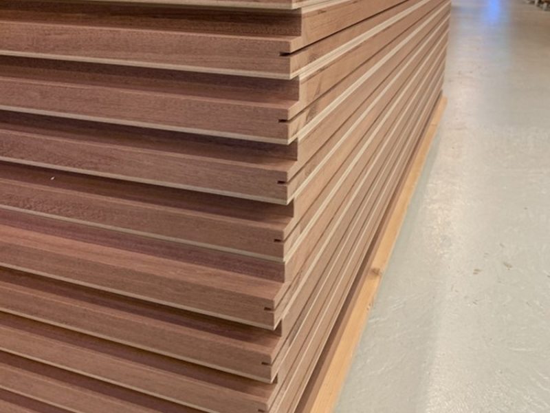 Spaeni_AG_bearbeitete_Tueren_palettisiert bearbeitete Tueren palettisiert, abholbereit bei Schreinerei Spaeni